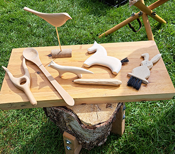 Lav træfigurer i selskab med Snitte-Mads.