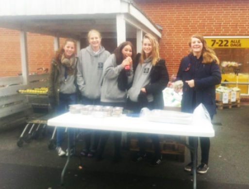 Efterskoleelever indsamlede 10.000 kroner til “Knæk Cancer”