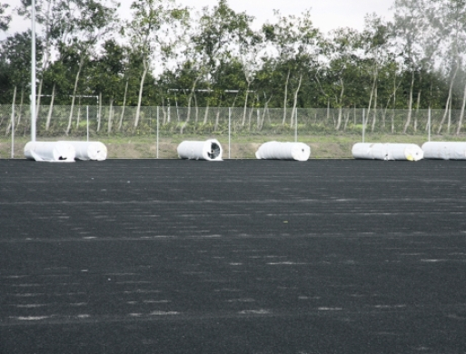 Lønkonflikt bremser kunstgræsbane på Klank