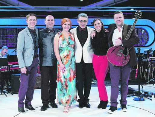 Karsten Holm synger på TV2 Charlie