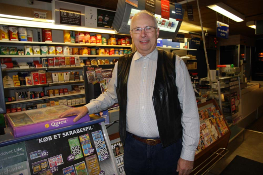 Langhoff fortsætter bag kioskdisken