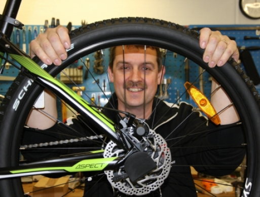 Det startede med knallerter og et hjemmelavet skilt