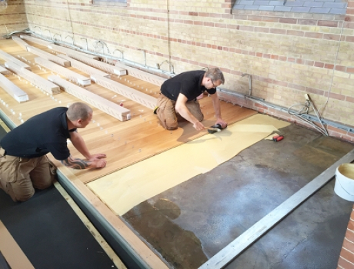 Nyt gulv vil lyse Storring Kirke op