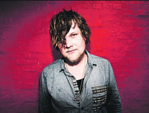 Anmelder-kæledægge optræder i Galten kirke