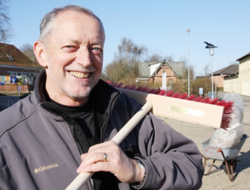 Ren By-arrangement i smukt solskinsvejr