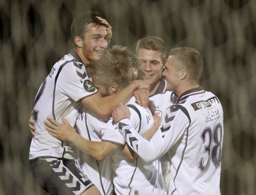 Lokale skoler i autograf-kappestrid: