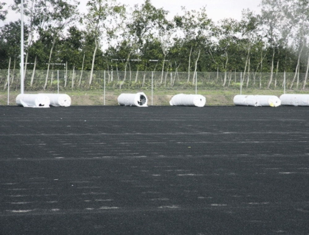 Lønkonflikt bremser kunstgræsbane på Klank