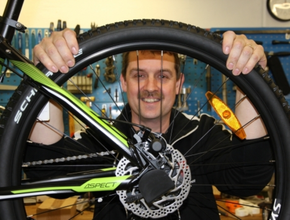 Det startede med knallerter og et hjemmelavet skilt