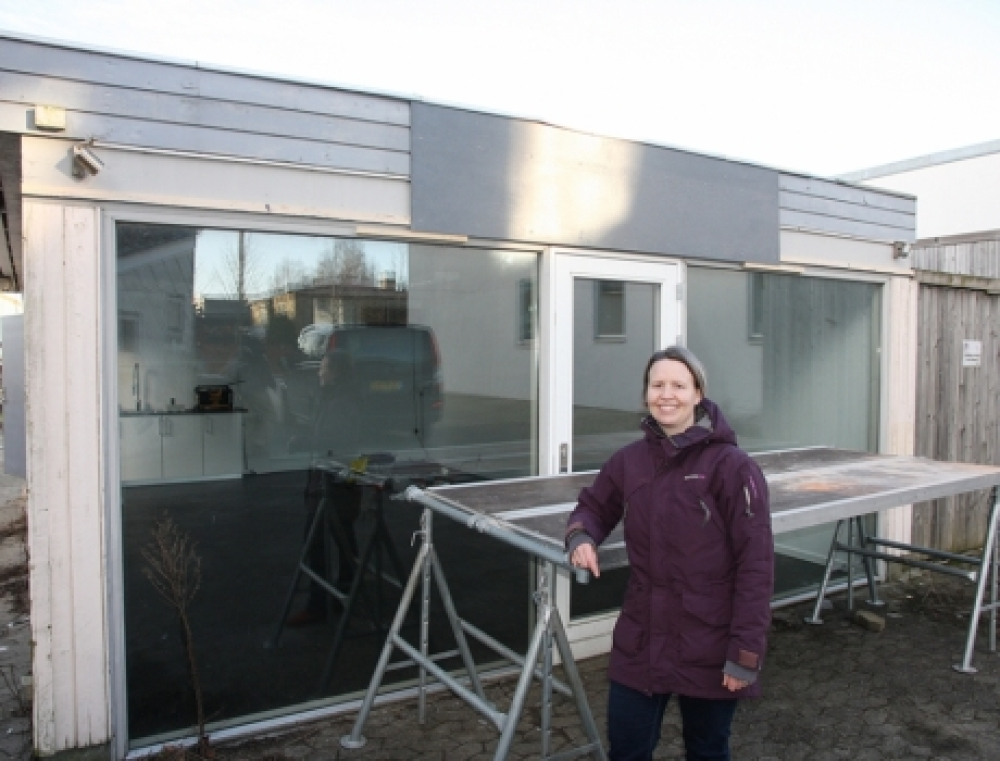 Blomsterbutik krydser gaden