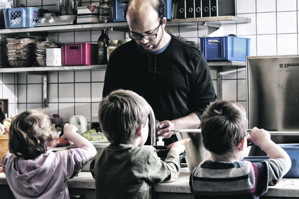 Udviklingshæmmede laver  mad til Herskind-børn