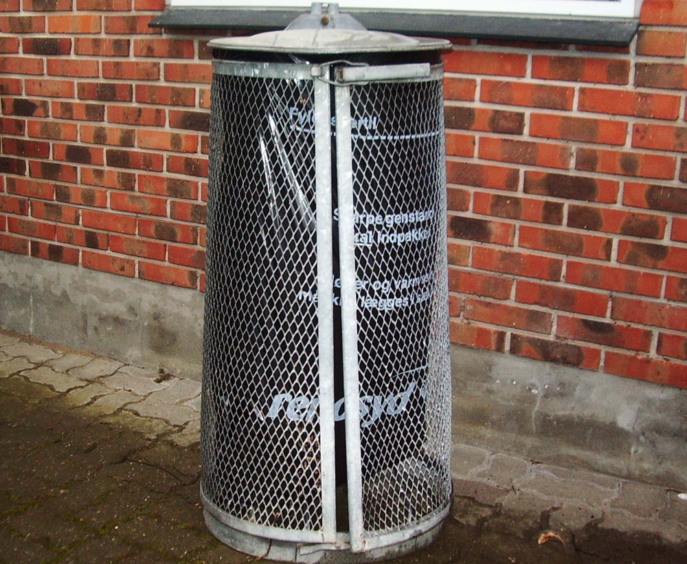 Hjælp Lions - giv et skraldestativ