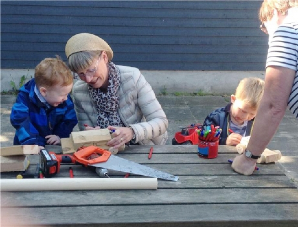 Fredagshygge på tværs af generationer