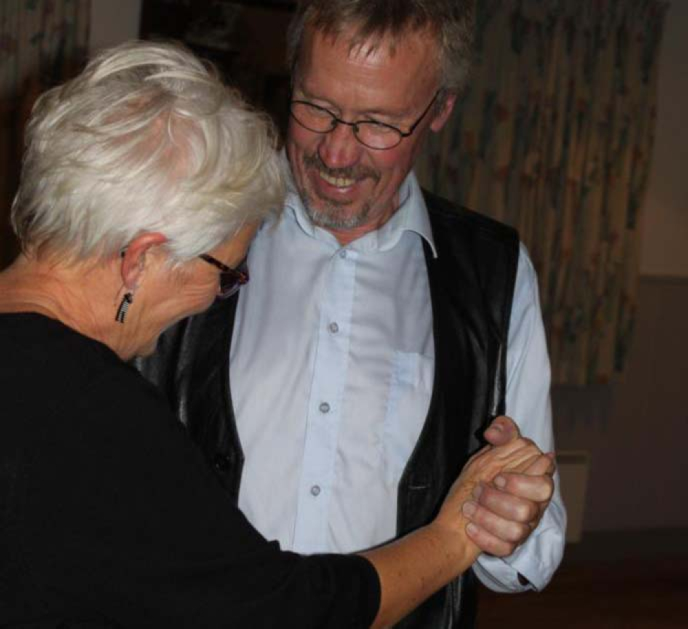 Venneaften gav  pote hos folkedansere