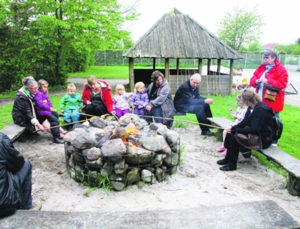 Bedsteforældre besøgte Børnehuset Gyvelhøjen