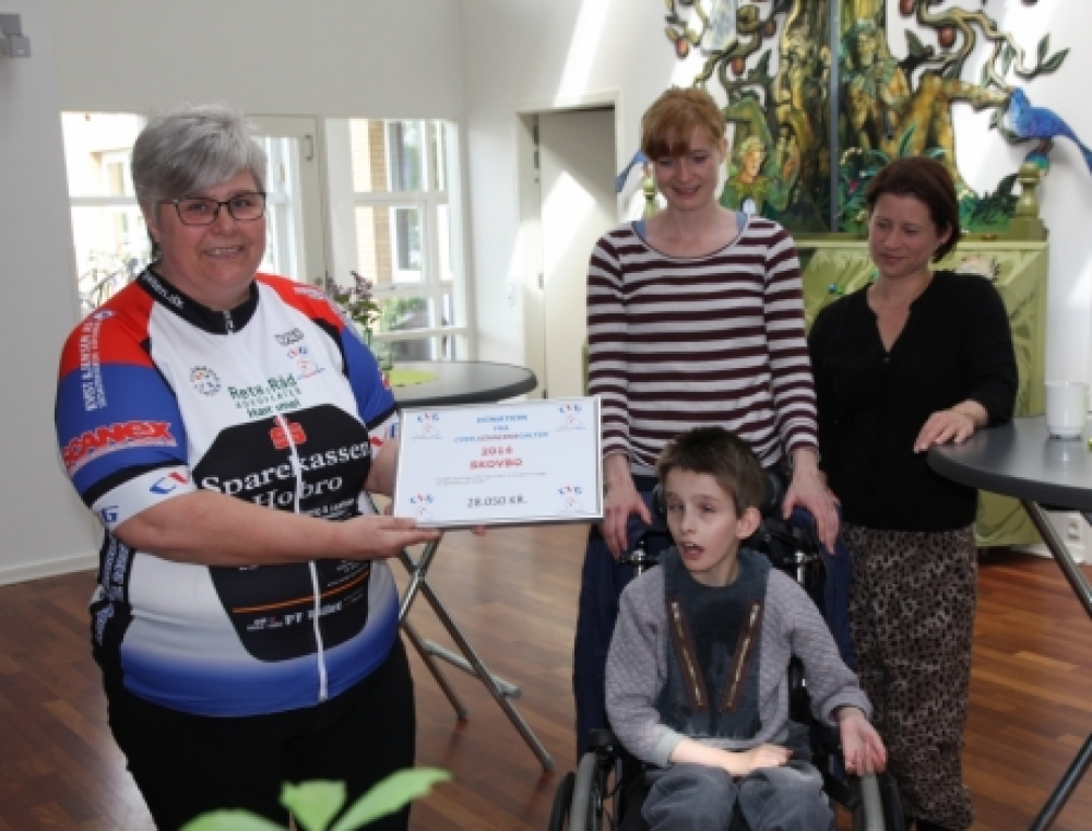 28.000 kroner til cykelglade børn på Skovbo