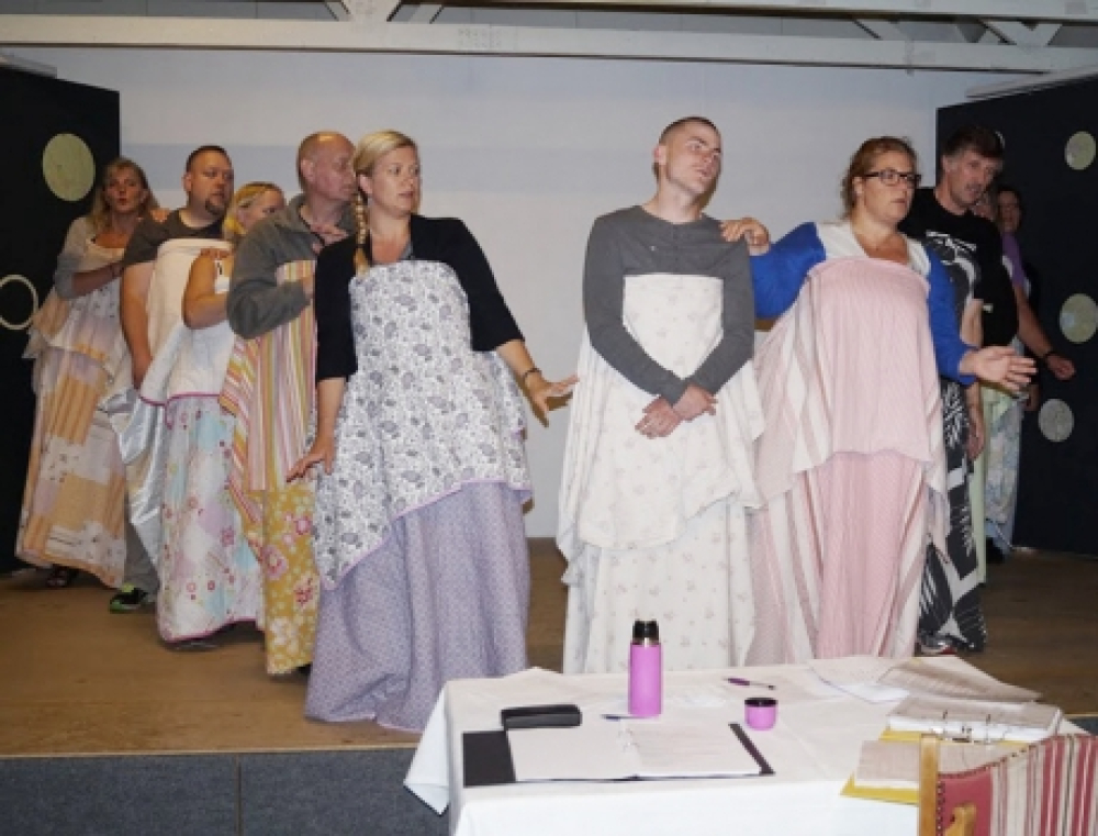 Galten Revyen ”knalder brikker”